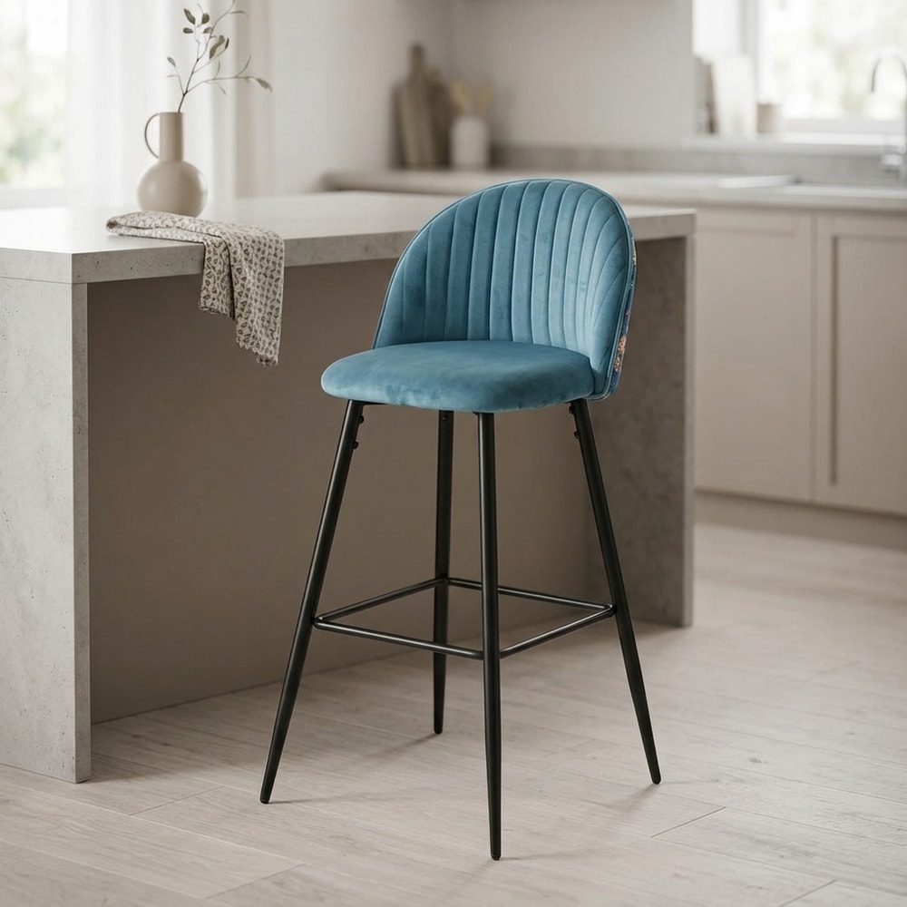 Taburete de terciopelo azul con respaldo decorado