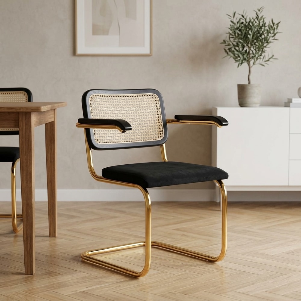 Silla de comedor negra con ratán y patas doradas