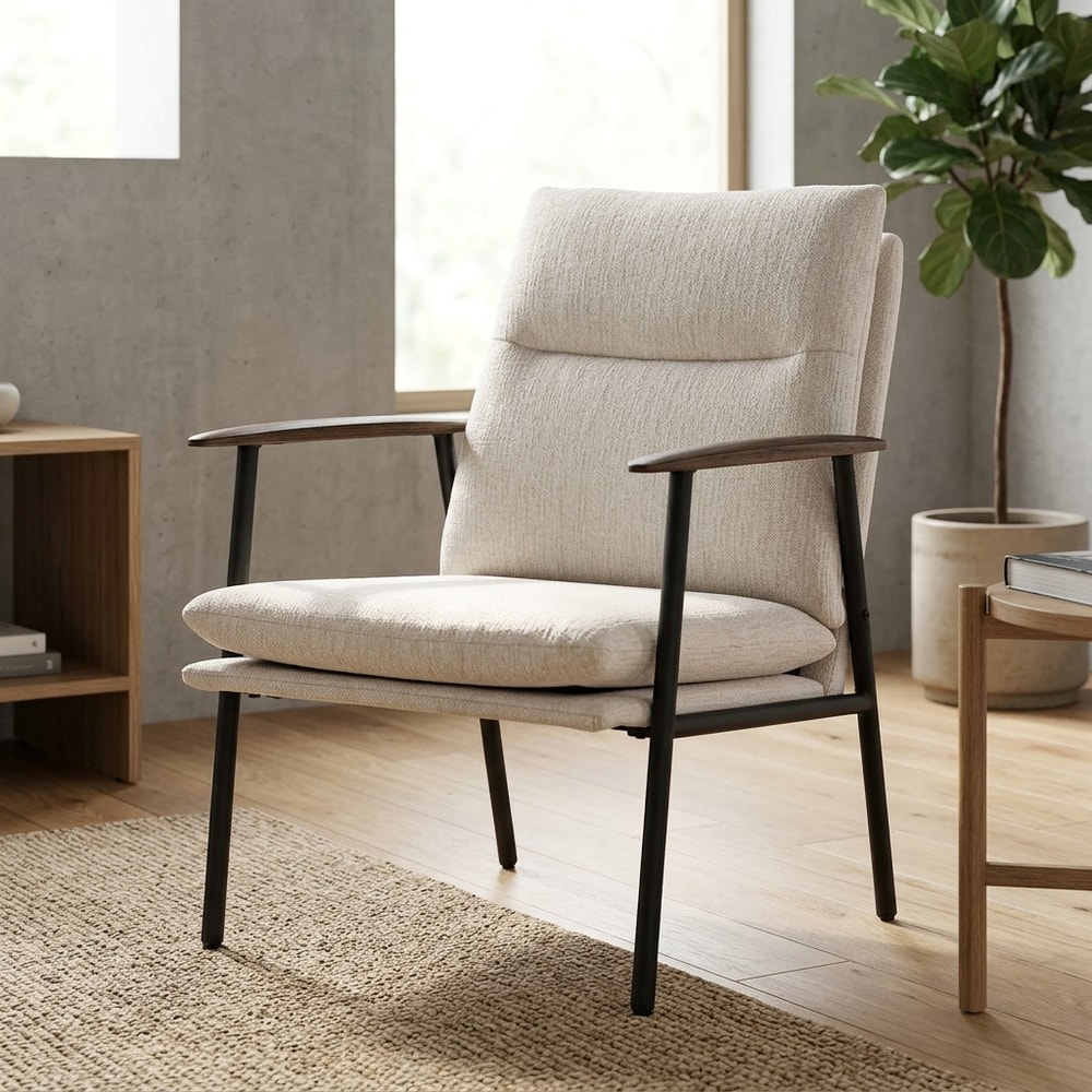 Sillón beige con reposabrazos de madera