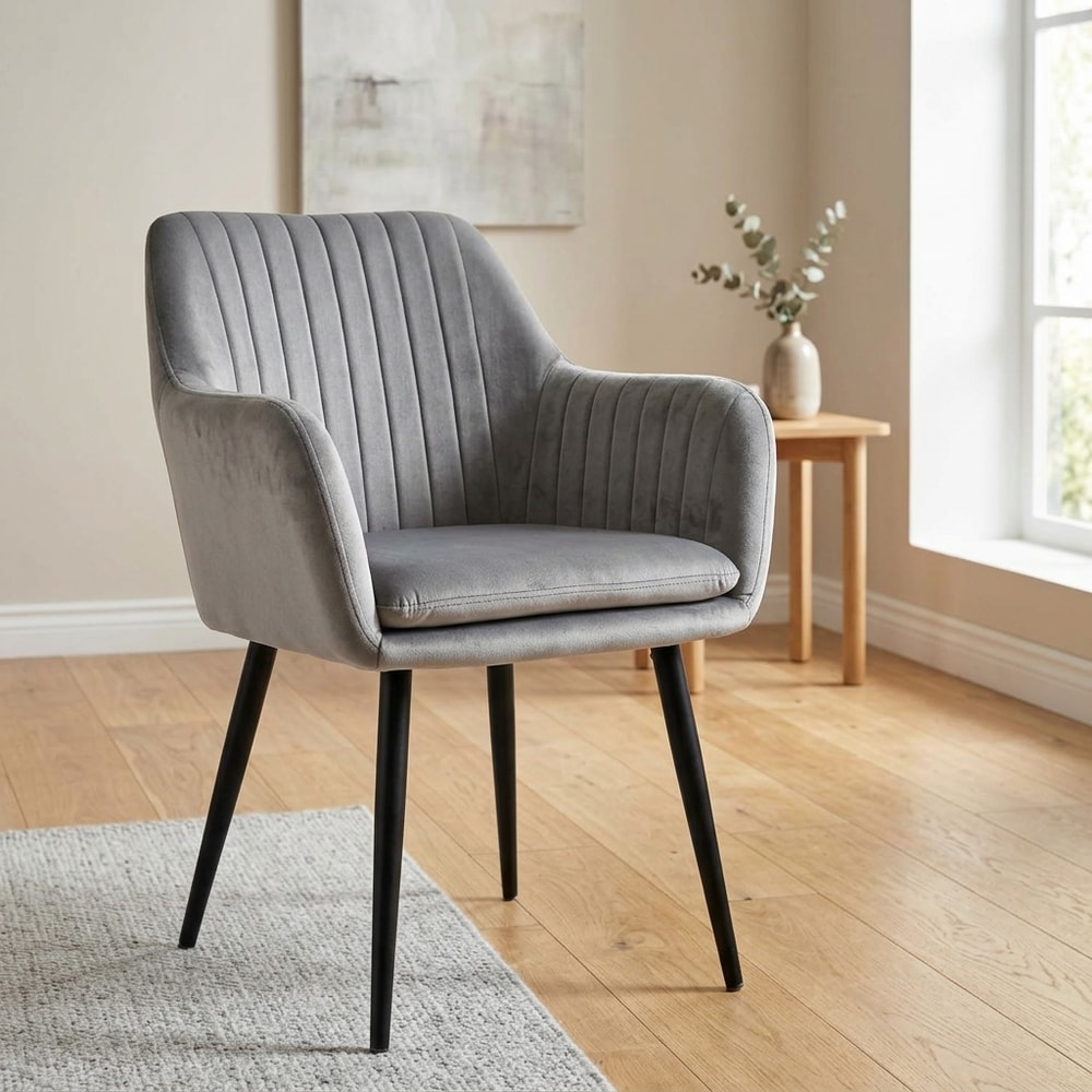 Sillón tapizado en terciopelo con patas de metal