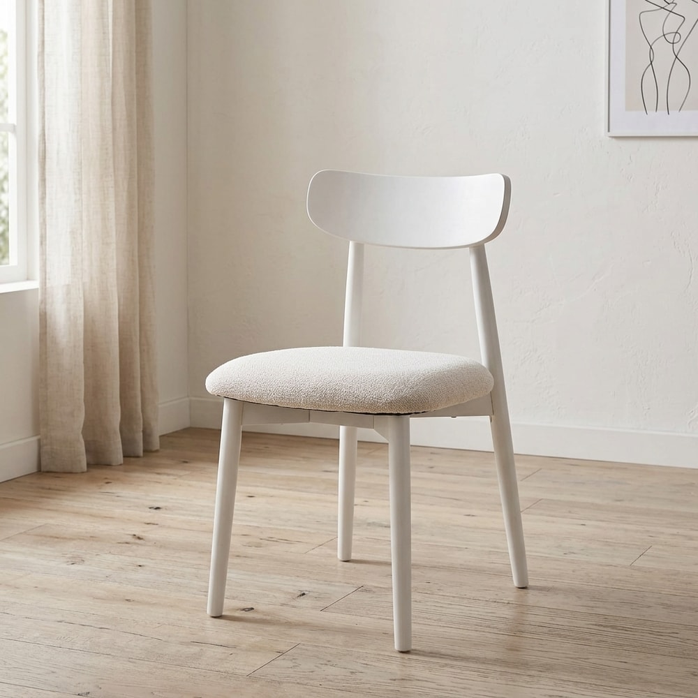 Silla de comedor tapizada beige y madera blanca