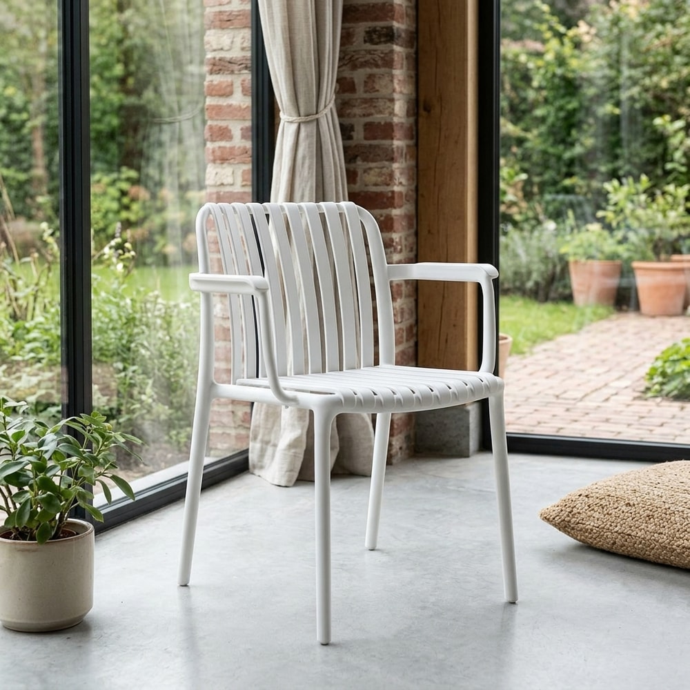 Silla exterior apilable blanca con reposabrazos