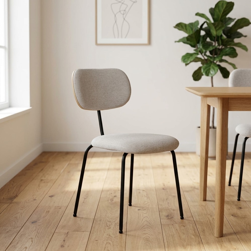Silla de comedor tapizada beige con patas negras