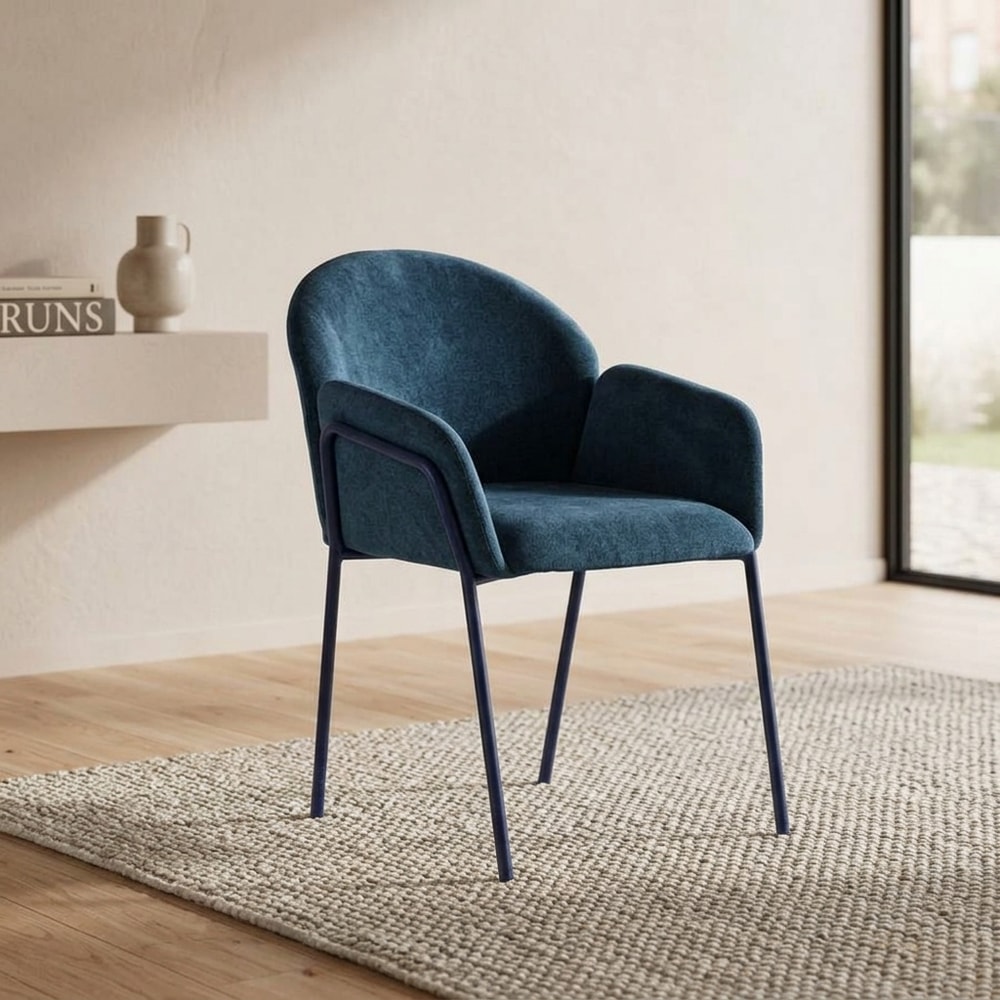 Silla de comedor tapizada en azul con brazos
