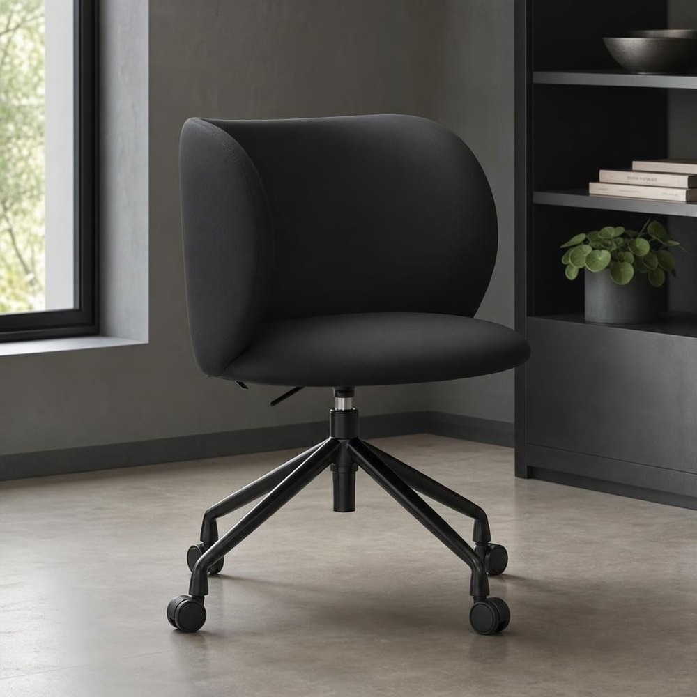 Silla de despacho negra con base araña y ruedas