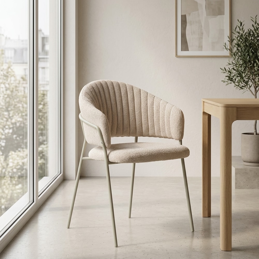 Silla de comedor tapizada beige con patas crema