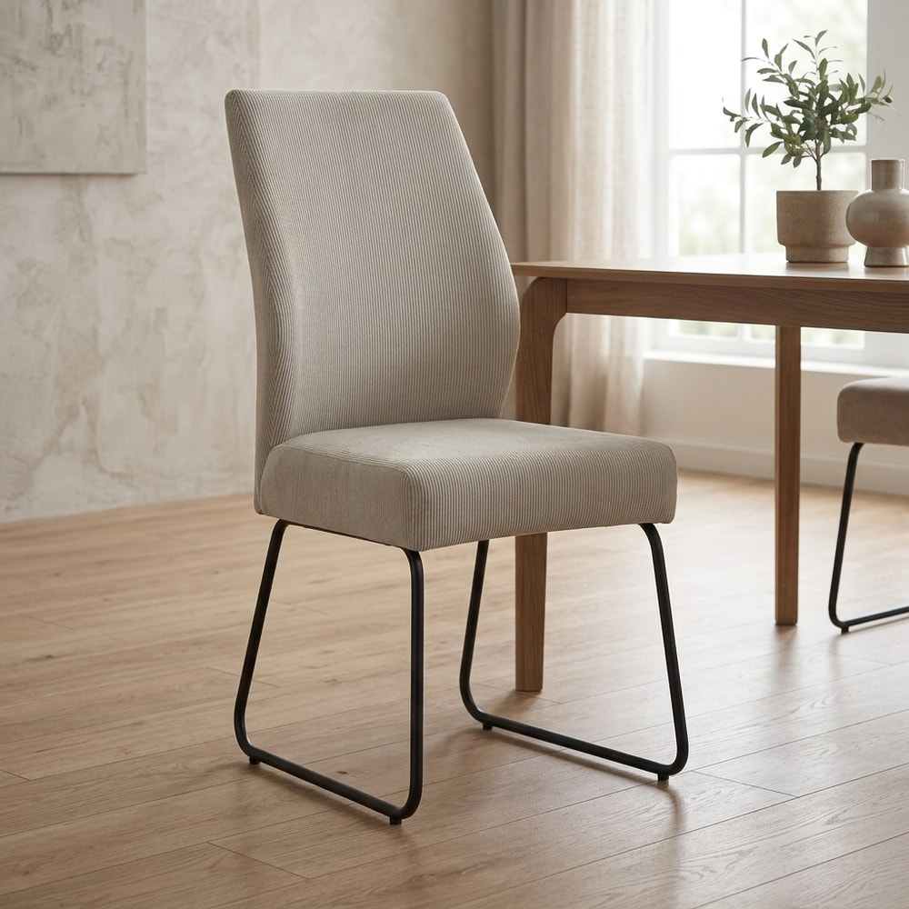 Silla de comedor tapizada en pana beige