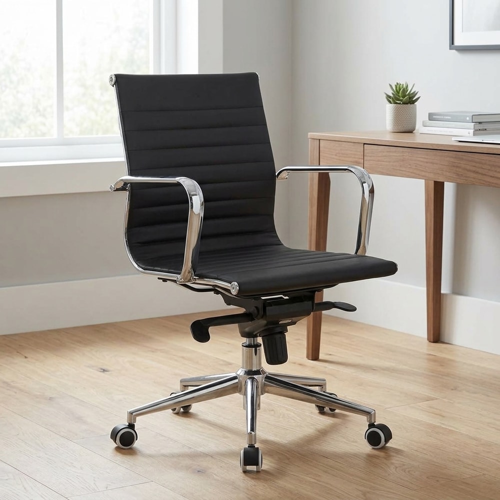 Sillón de oficina negro con estructura cromada