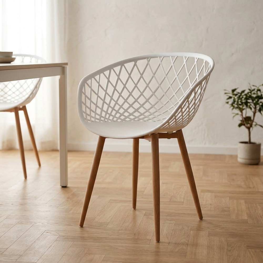 Silla de comedor blanca con respaldo enrejado