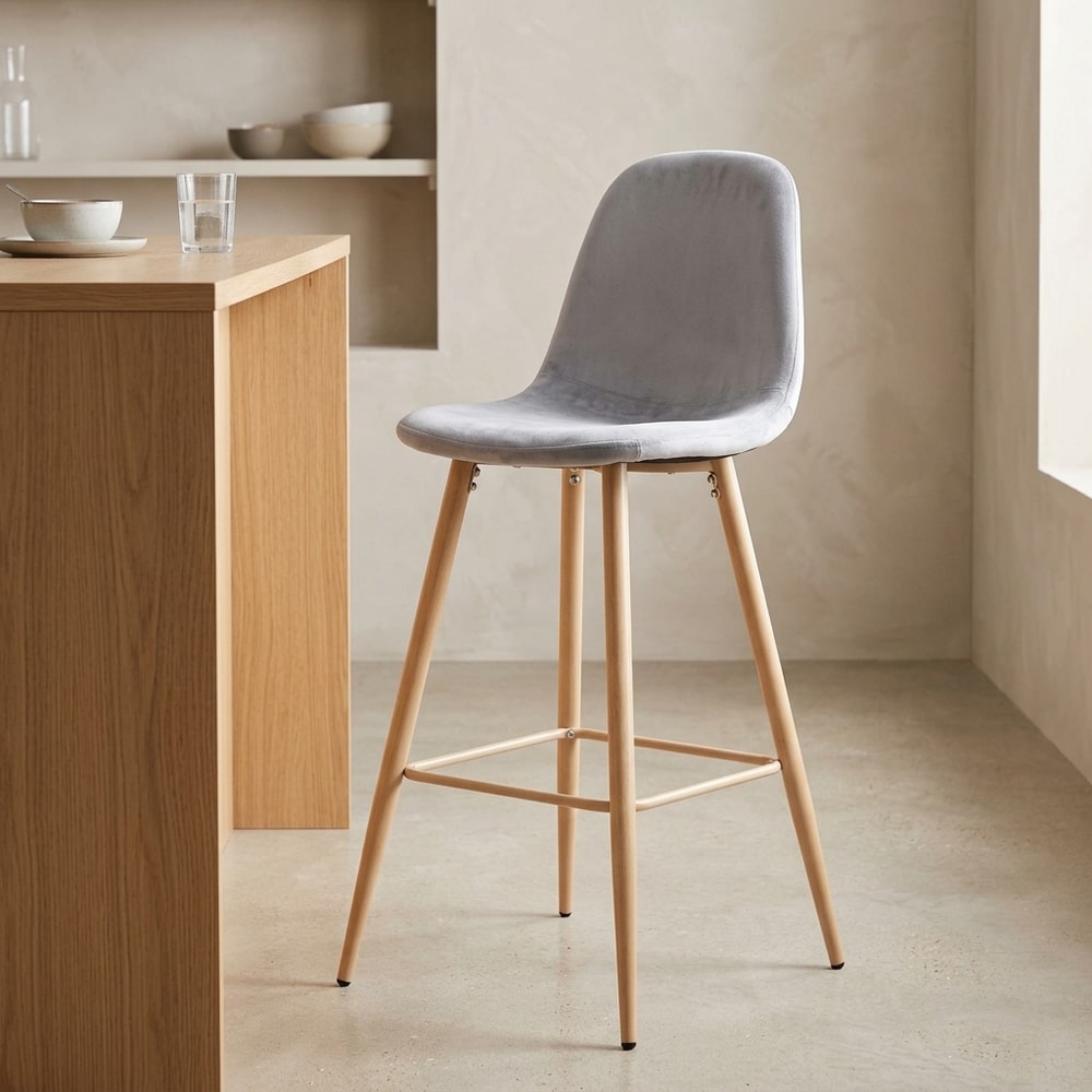 Taburete alto de terciopelo gris y patas madera