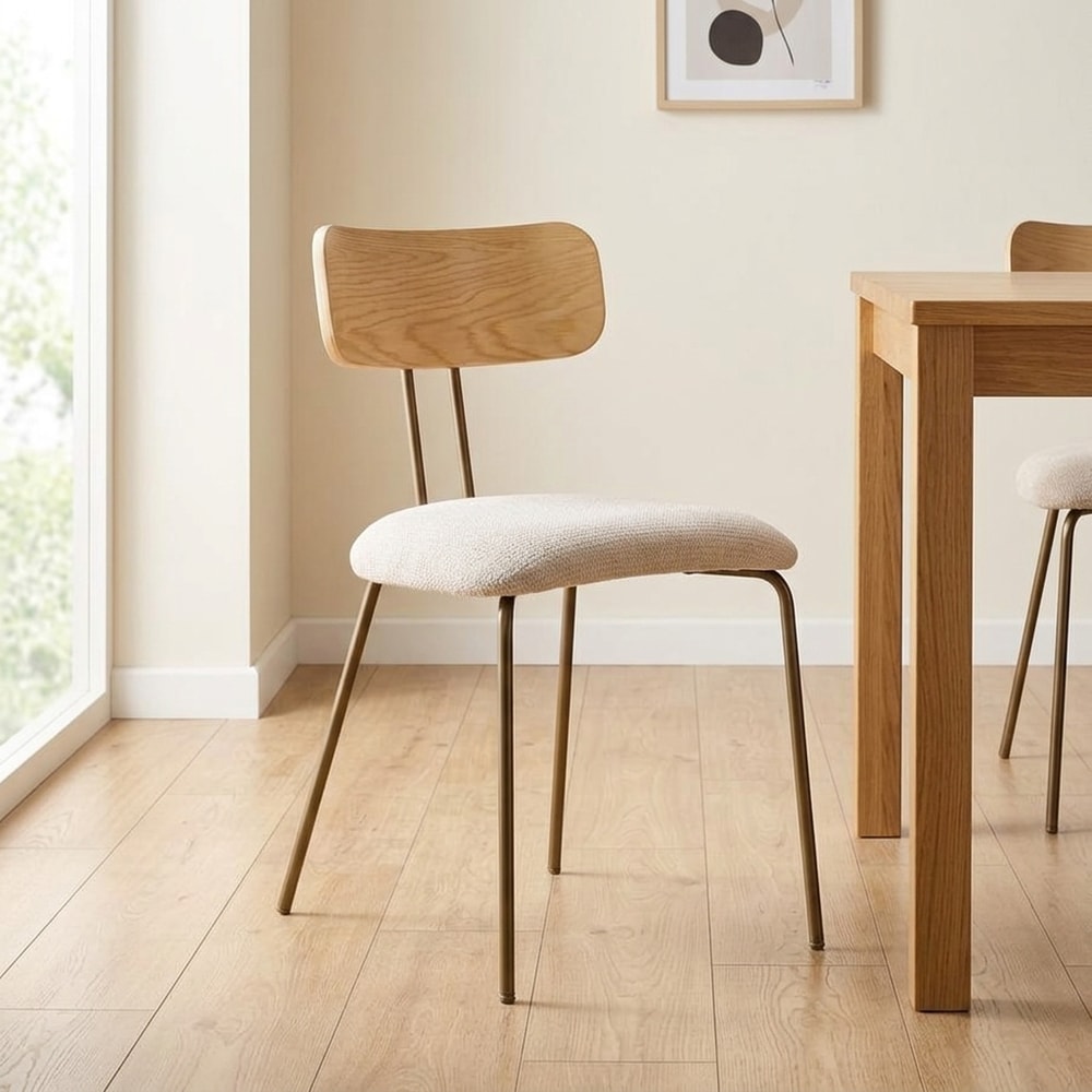 Silla de comedor beige con estructura de cobre