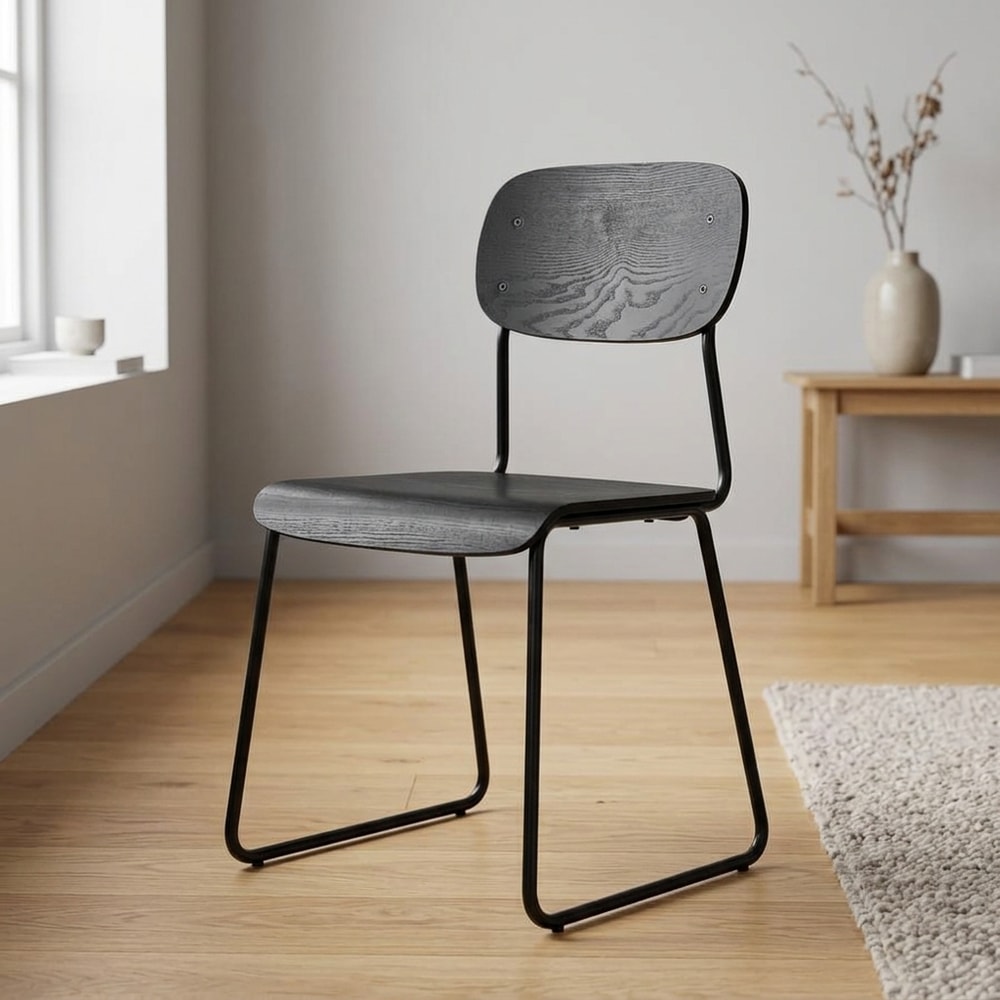 Silla de comedor negra de estilo minimalista