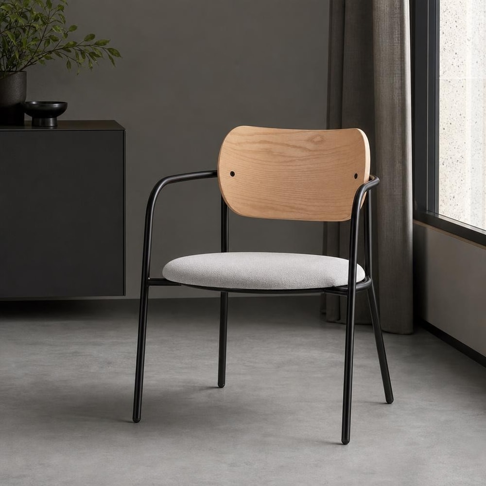 Butaca con brazos, roble y asiento beige