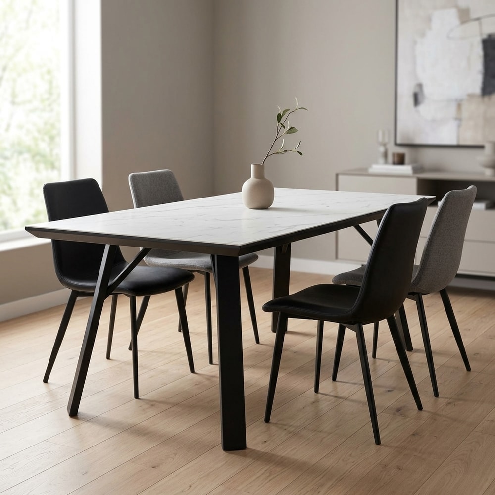 Mesa de comedor efecto mármol y patas negras