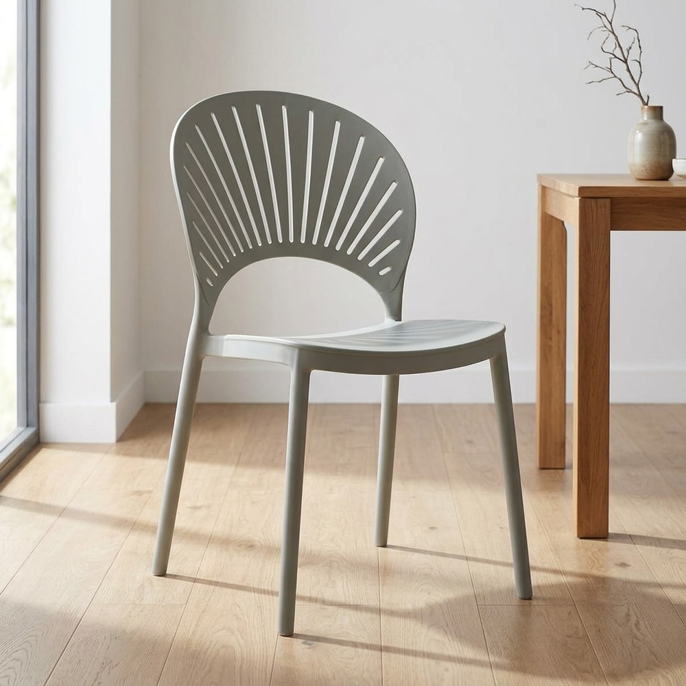 Silla de diseño apilable en polipropileno gris