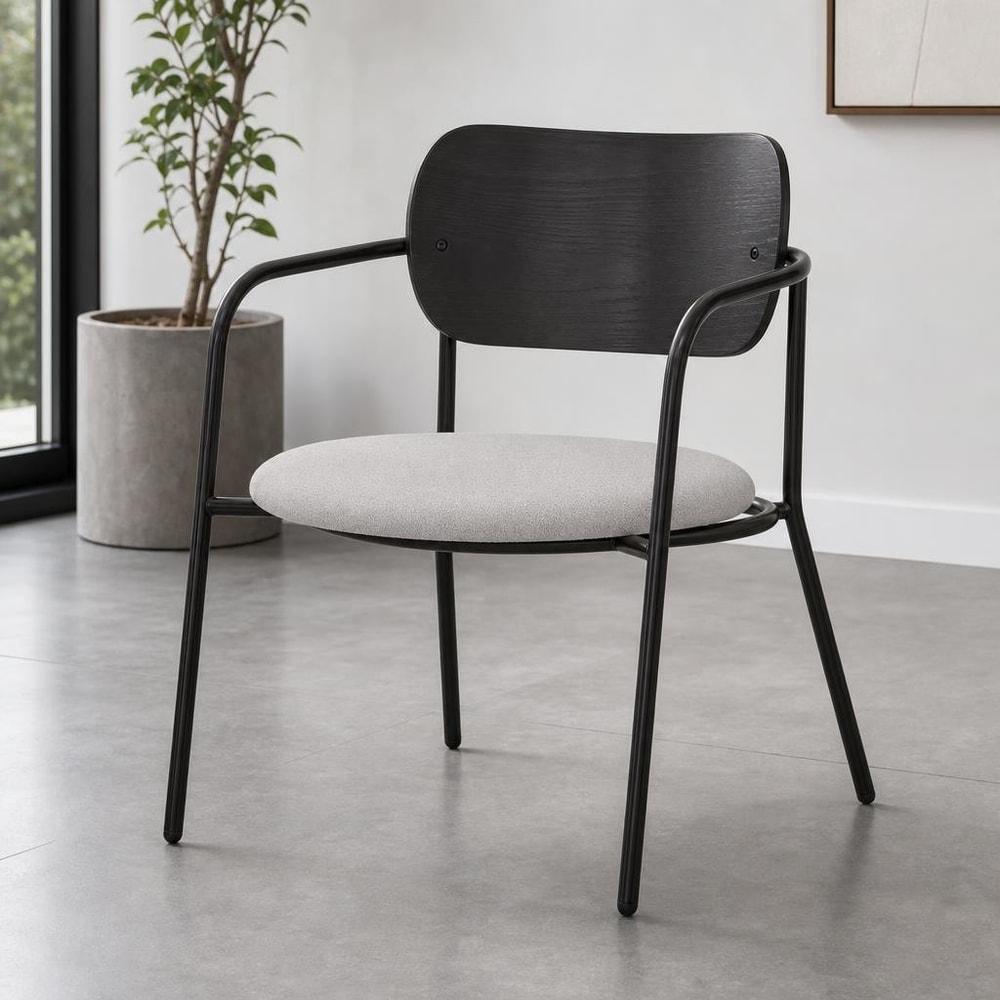 Butaca negra con asiento tapizado gris