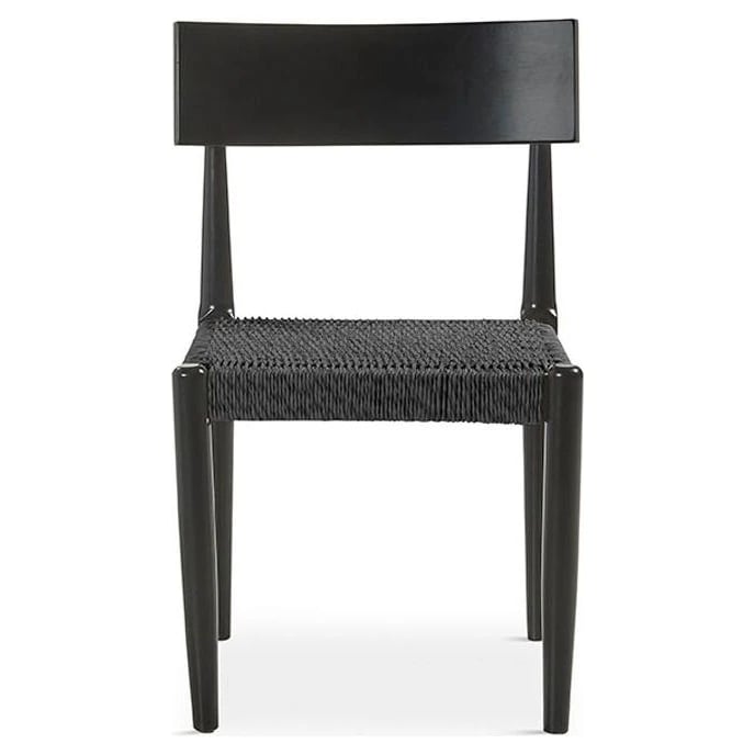 Silla de madera negra con asiento trenzado