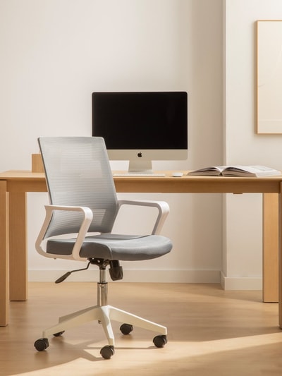 Silla de oficina Bennet blanco y gris