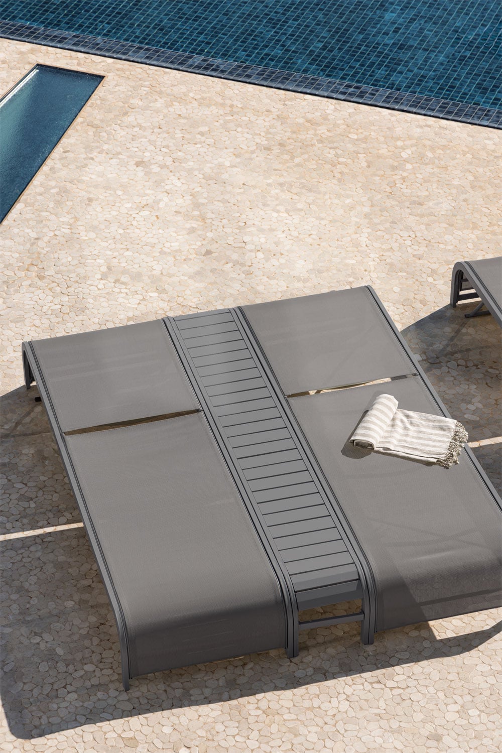 Set de 2 tumbonas reclinables y mesa auxiliar en acero Marietta beige