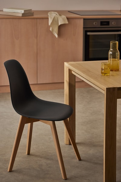 Silla de comedor en polipropileno y madera de haya Scand Nordic