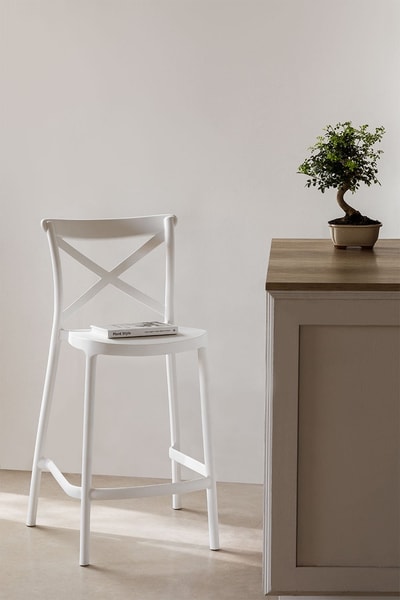 Taburete alto 65 cm apilable en polipropileno blanco Otax