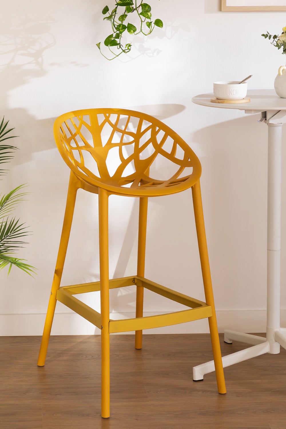 Taburete alto 75 cm en polipropileno mostaza Ores beige y amarillo