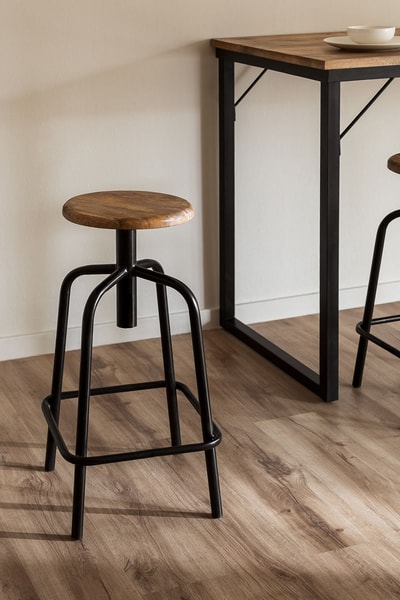 Taburete alto regulable en hierro negro y madera Ery