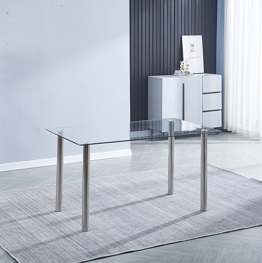Mesa de comedor de cristal y patas cromadas