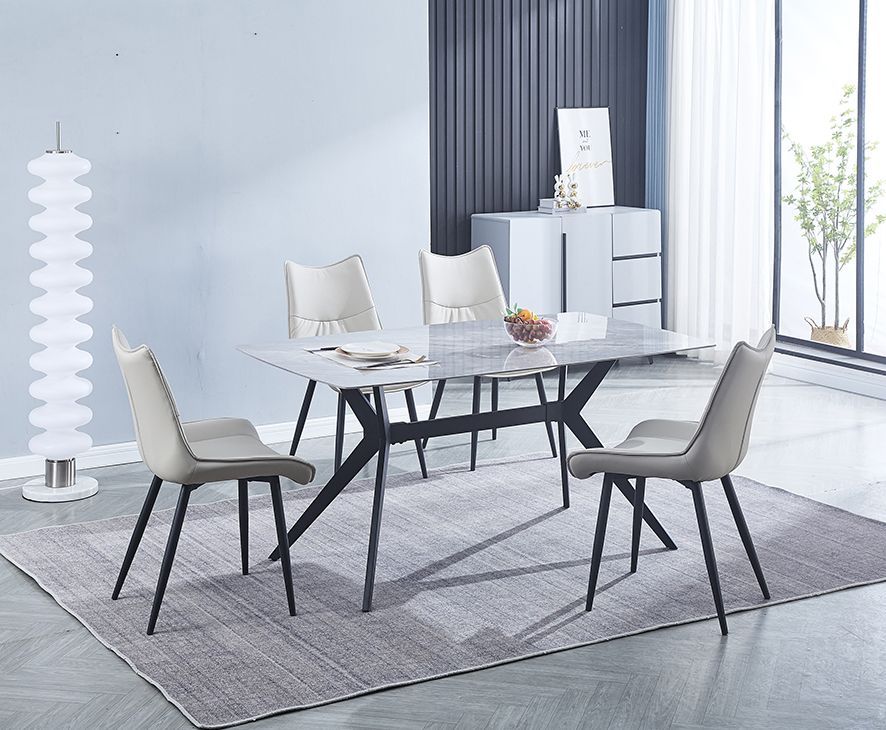 Conjunto de mesa de comedor y 4 sillas beige